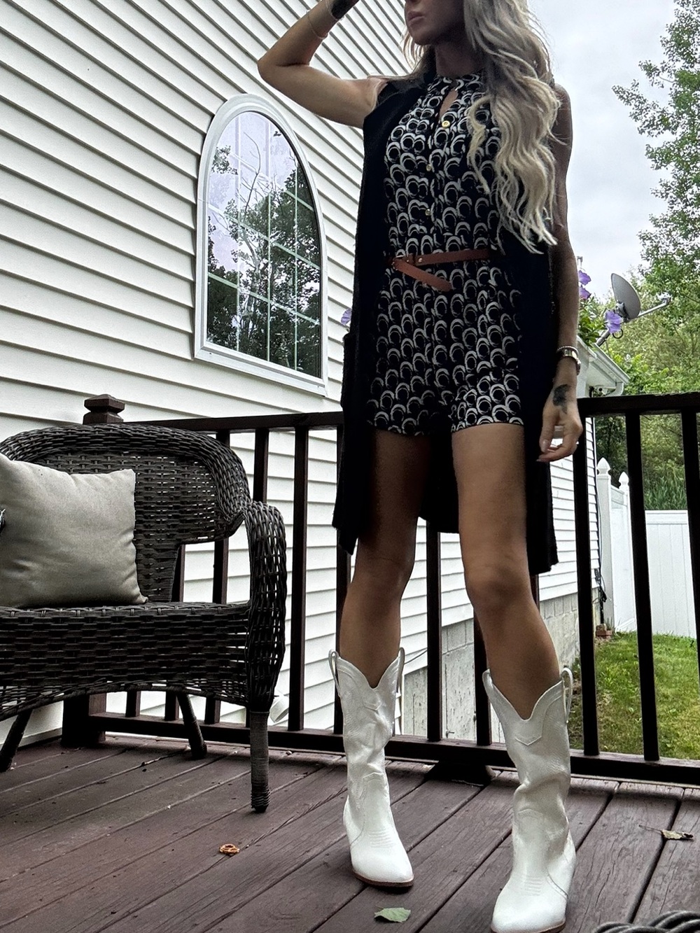 Fashion nova Sleeveless Black & White Patterned shorts romper one piece Small